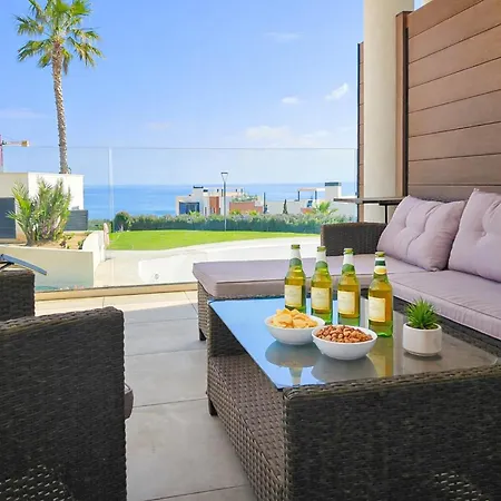 Poolside In Carvajal, Fuengirola Διαμέρισμα *